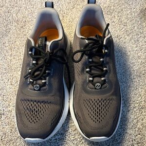 Men's Athletic Shoes - Gray